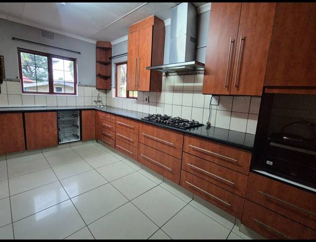 4 BEDROOM HOUSE FOR SALE IN VANDERBIJLPARK SE 2